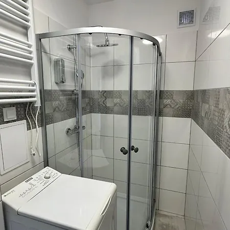 Kawalerka W Gorach Валбжих